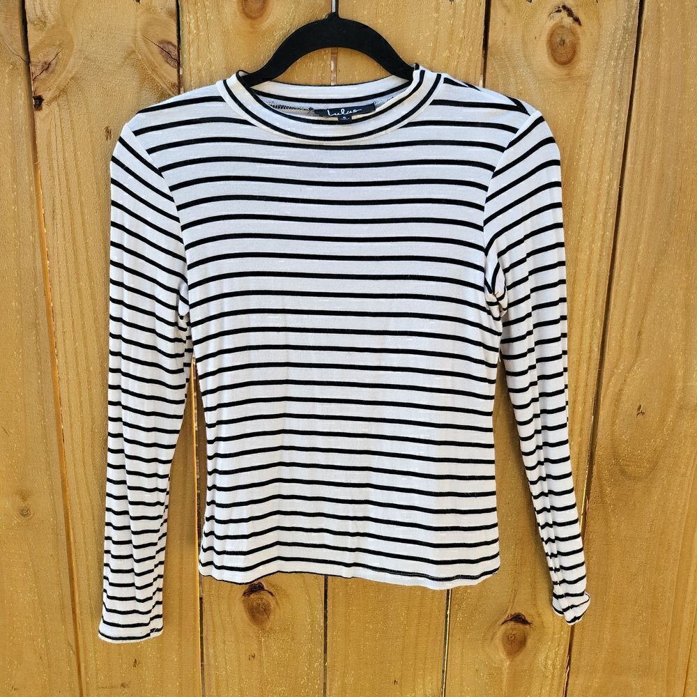 Lulu's black and white crew neck top